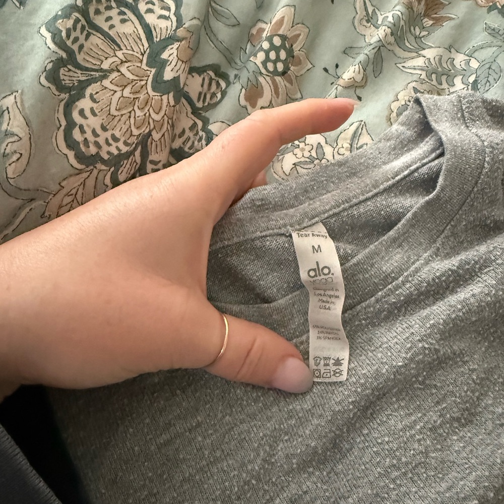 ALO Yoga Gray Crewneck Sweater - Picture 3 of 5